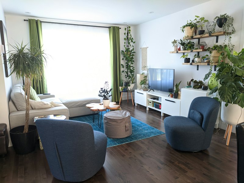 Warme, groene woonkamer